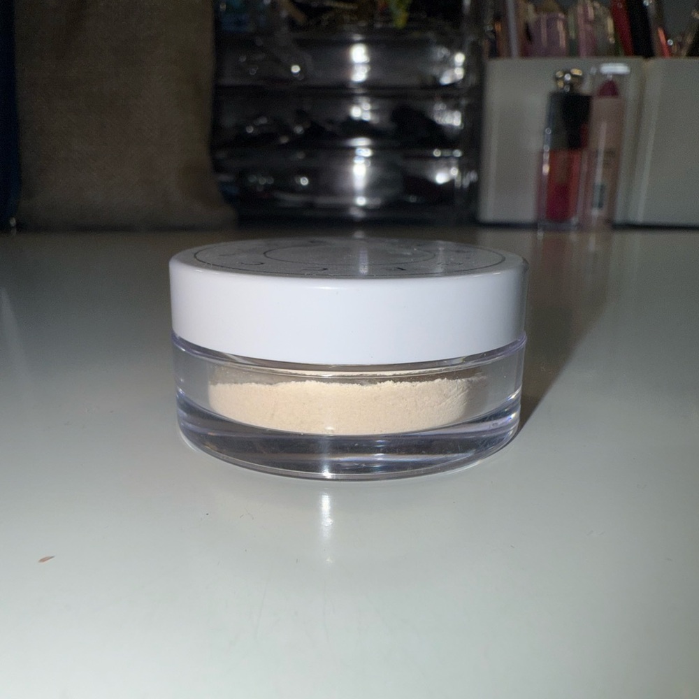 BECCA White Setting Powder - Picture 4 of 4